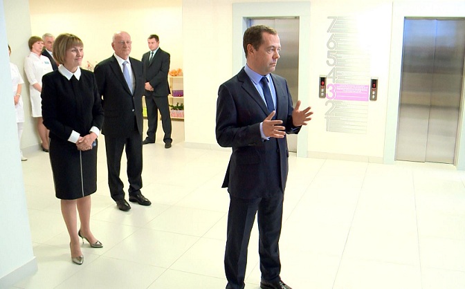 Дмитрий Медведев посетил Оренбургский клинический перинатальный центр (видео)